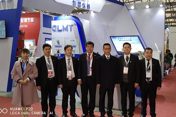 中國鑄造協會張志勇秘書長（右起三）、劉樹生主任（右起四）