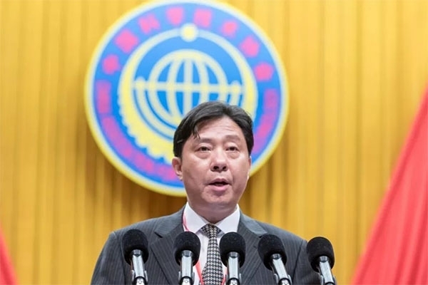 市科協(xié)黨組書(shū)記、 副主席陳曉華作工作報(bào)告