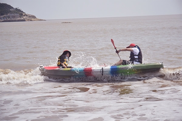 浪來(lái)了,船翻 浪來(lái)了,船翻